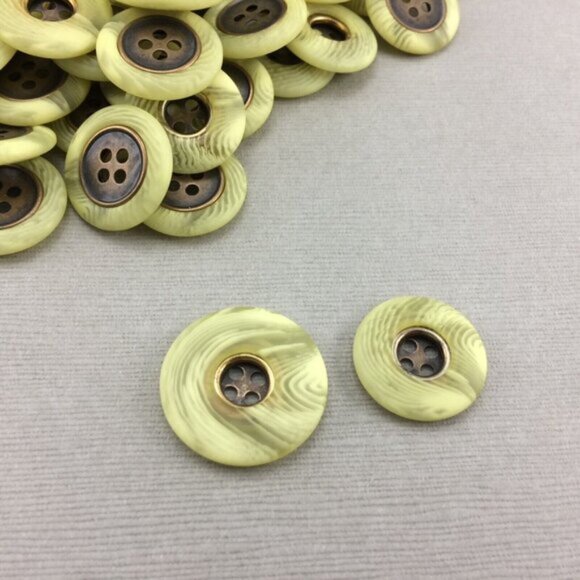 150 Vintage Plastic Swirl Green Buttons with Metal Centers - Picture 3 of 7